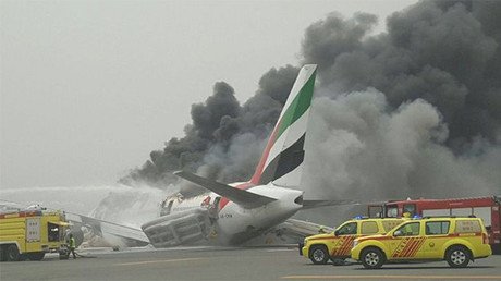 El hombre más afortunado: Se salva de un avión en llamas y gana un millón de dólares en pocos días