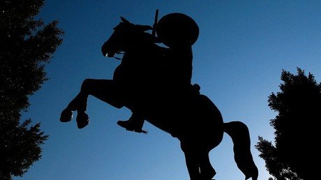 Un limo de procedencia desconocida 'ataca' monumentos históricos de EE.UU.