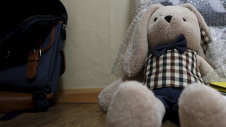 EE.UU.: La Policía encuentra un niño de 7 años que intentaba vender su peluche para poder comer