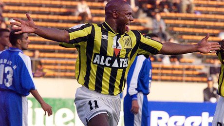 Exfutbolista del Aston Villa muere tras recibir un electrochoque de la Policía