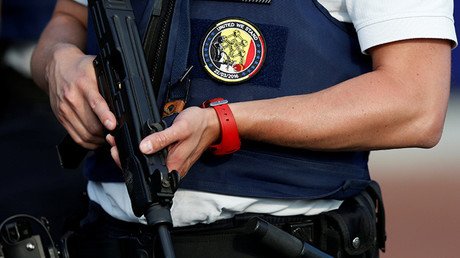 Bélgica: La Policía dispara a un hombre armado en Gante (video 18+)