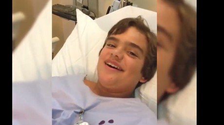 Se traga un juguete sonoro de su perro y 'muere' de risa en un hospital