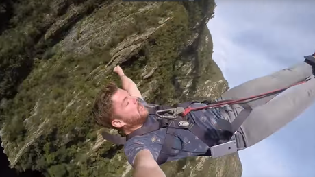 De la euforia a la tristeza en un segundo: Un modo exótico de perder un iPhone