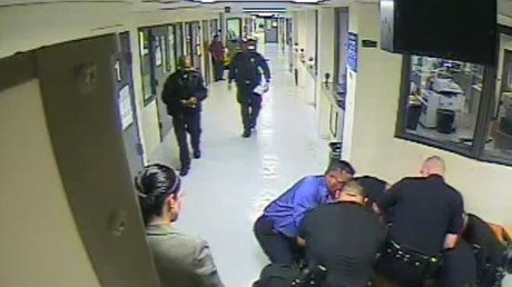 EE.UU.: Policías de Los Ángeles figuran en un video felices de haber estrangulado a un detenido