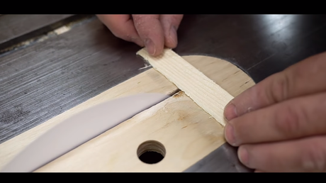 ¿Es posible cortar madera con papel?