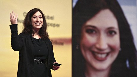 Dejó Facebook para seguir sus sueños (y es la hermana de Zuckerberg)