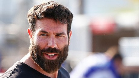 Apuesta de 600.000 dólares: Así es el 'rey de Instagram' que publica fotos de mujeres, armas y autos