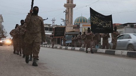 Imágenes perturbadoras: Se quema viva para evitar que los integrantes del EI la vuelvan a violar