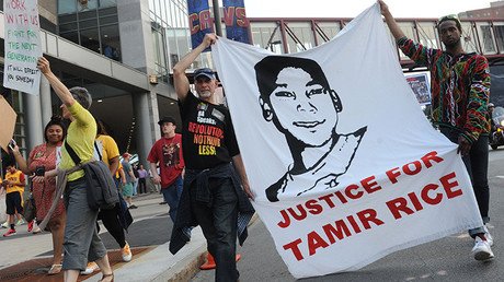 FUERTE VIDEO: Una grabación esclarece que policías de EE.UU. dispararon 16 veces a joven desarmado