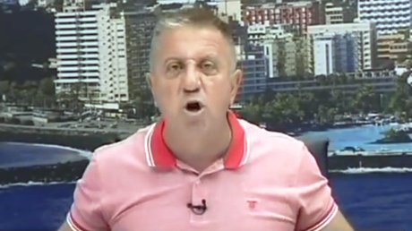 Un presentador de TV se indigna porque un cura bendice el matrimonio civil de dos lesbianas