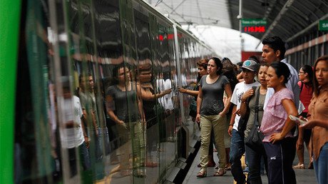 VIDEO: Un pasajero ebrio da una brutal bofetada a una empleada de transporte en Lima