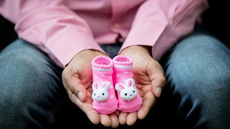 En Alemania podrían obligar a las madres a revelar el nombre del padre biológico de sus hijos