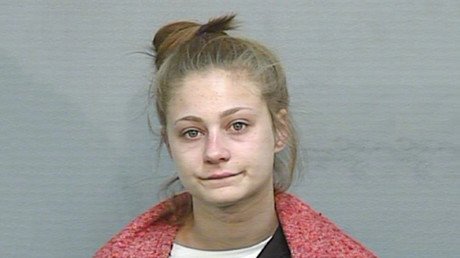 Una fugitiva pide que cambien su foto de 'se busca' por otra en que sale mejor