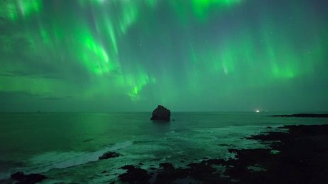 Prepárense para quedarse sin aliento: un dron capta la espectacular aurora boreal sobre Islandia