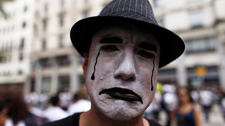 Cuatro cosas extrañas que le pueden hacer feliz según la ciencia