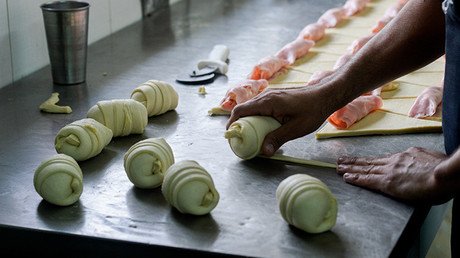 'Bolívar Vive': Una comunidad venezolana amasa el sueño de Hugo Chávez