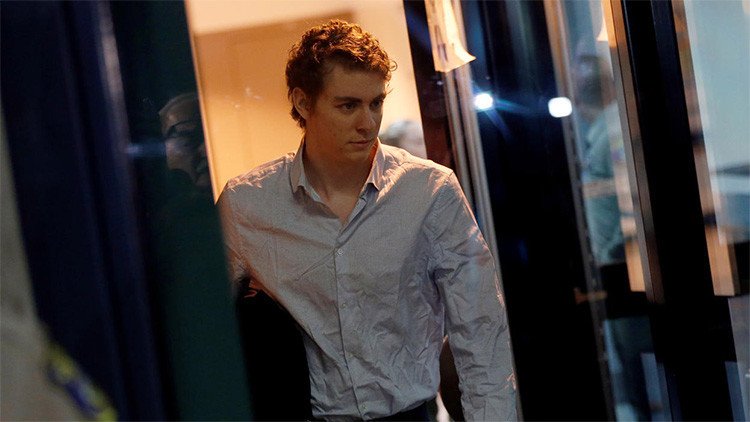 Liberan a exestudiante de Stanford que violó a una joven y en su ciudad lo reciben con armas