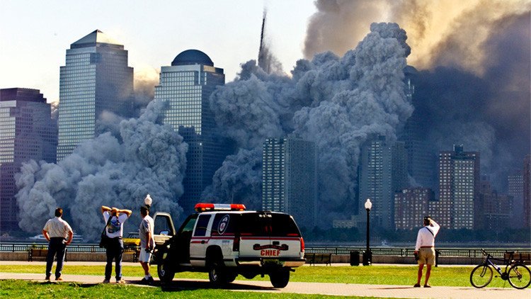 Ola de críticas por la colocación de cajas de refrescos en Walmart como si fueran las Torres Gemelas