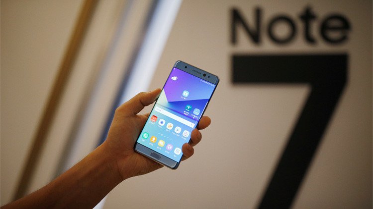 FOTOS: Arde un todoterreno por la explosión de un Samsung Galaxy Note 7 