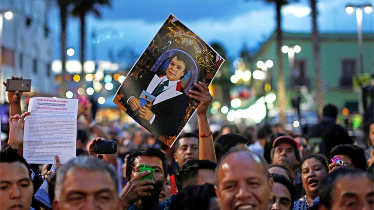 Juan Gabriel 'destrona' a Justin Bieber en YouTube