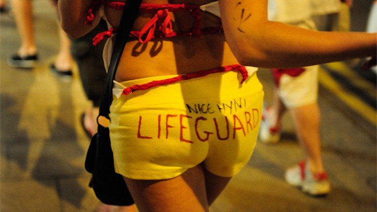 Golpean a varios hombres en Francia porque sus mujeres iban en pantalones cortos