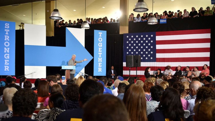 "La gran cortina de humo": Por qué convierten a Rusia en parte de la campaña electoral en EE.UU.