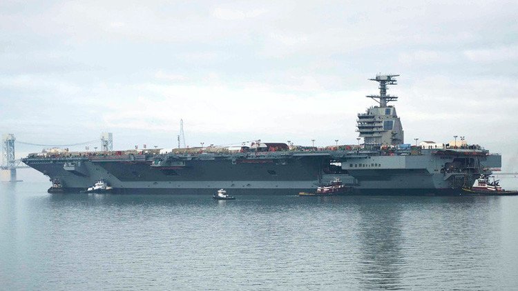 Los defectos que mantienen anclado al portaviones más caro de la historia 