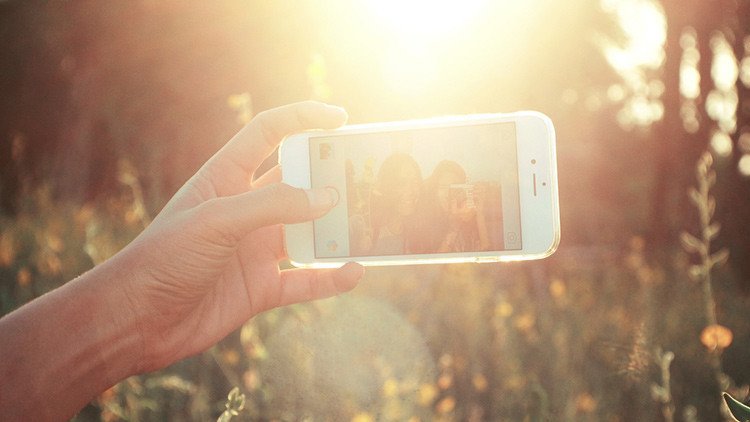 Esto es lo que pasa si nos hacemos selfis a diario 