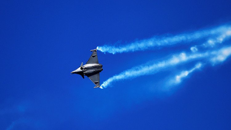 El portaaviones francés Charles de Gaulle inicia labores de combate contra el Estado Islámico