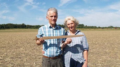 Arqueólogos aficionados hallan una espada danesa de la Edad de Bronce