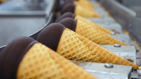 Promesa cumplida: Putin regala a Xi Jinping una caja de helados rusos (Video)