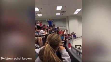 Un estudiante salva a toda la clase de un examen en un reto casi imposible 