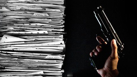 ¿Por qué la única agencia que puede rastrear armas de fuego en EE.UU. no puede tener computadoras?