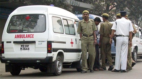 Video: Una mujer lanza a su sobrino recién nacido desde un balcón porque una voz se lo "ordenó"