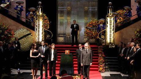 La verdad sobre la polémica foto del cantante mexicano Juan Gabriel "vivo"