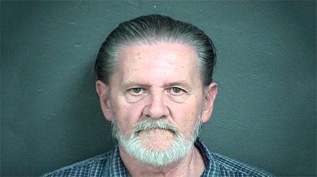 ¡Las esposas antes que mi esposa!: Roba un banco para ir a prisión y no volver a casa con su mujer