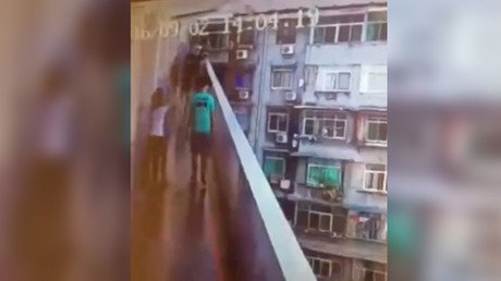 Una niña se pelea con otra por un chico y todo acaba en tragedia