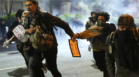 Video: La Policía brasileña atropella a propósito a un manifestante contrario al cese de Rousseff