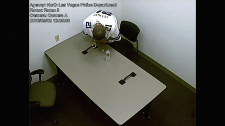 Rompe sus esposas y escapa de la Policía en un camión robado