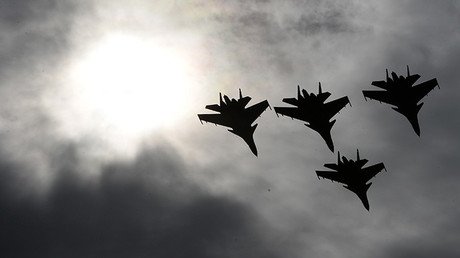 'Ejército-2016': Los últimos cazas rusos despliegan su lado más acrobático y espectacular (VIDEO)