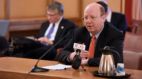 Un asambleísta de Nueva York se suicida en un cementerio tras acusaciones de fraude