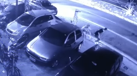 Desconocidos matan a quemarropa al asesino de un policía en Brasil