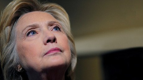 Los pronósticos sobre la victoria de Clinton se derrumban por su neumonía