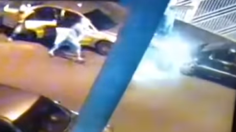 5 bandidos asaltan a la persona equivocada: uno muere, otro es herido y tres salen despavoridos