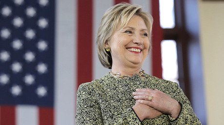 Video: Un presentador estadounidense entierra a Hillary Clinton por error