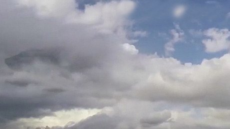Perú: Camarógrafo capta una nave nodriza entre las nubes cuando hacía grabación timelapse (video)