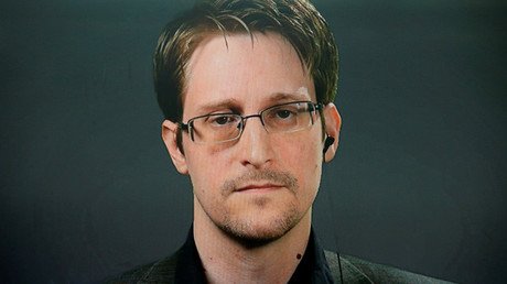 Medida básica contra el espionaje que comparten Snowden y el jefe del FBI