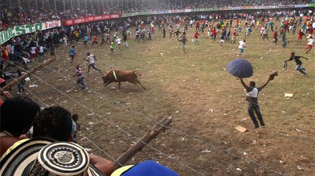 FUERTES IMÁGENES (18+): Un toro cornea, arrastra y mata a un joven durante una fiesta en Colombia