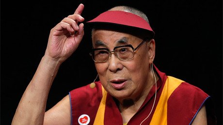 "Como la forma de su pelo": El dalái lama se burla de la "boca pequeña" de Trump (VIDEO)