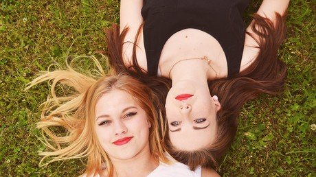 La amistad no se compra... pero ya se alquila